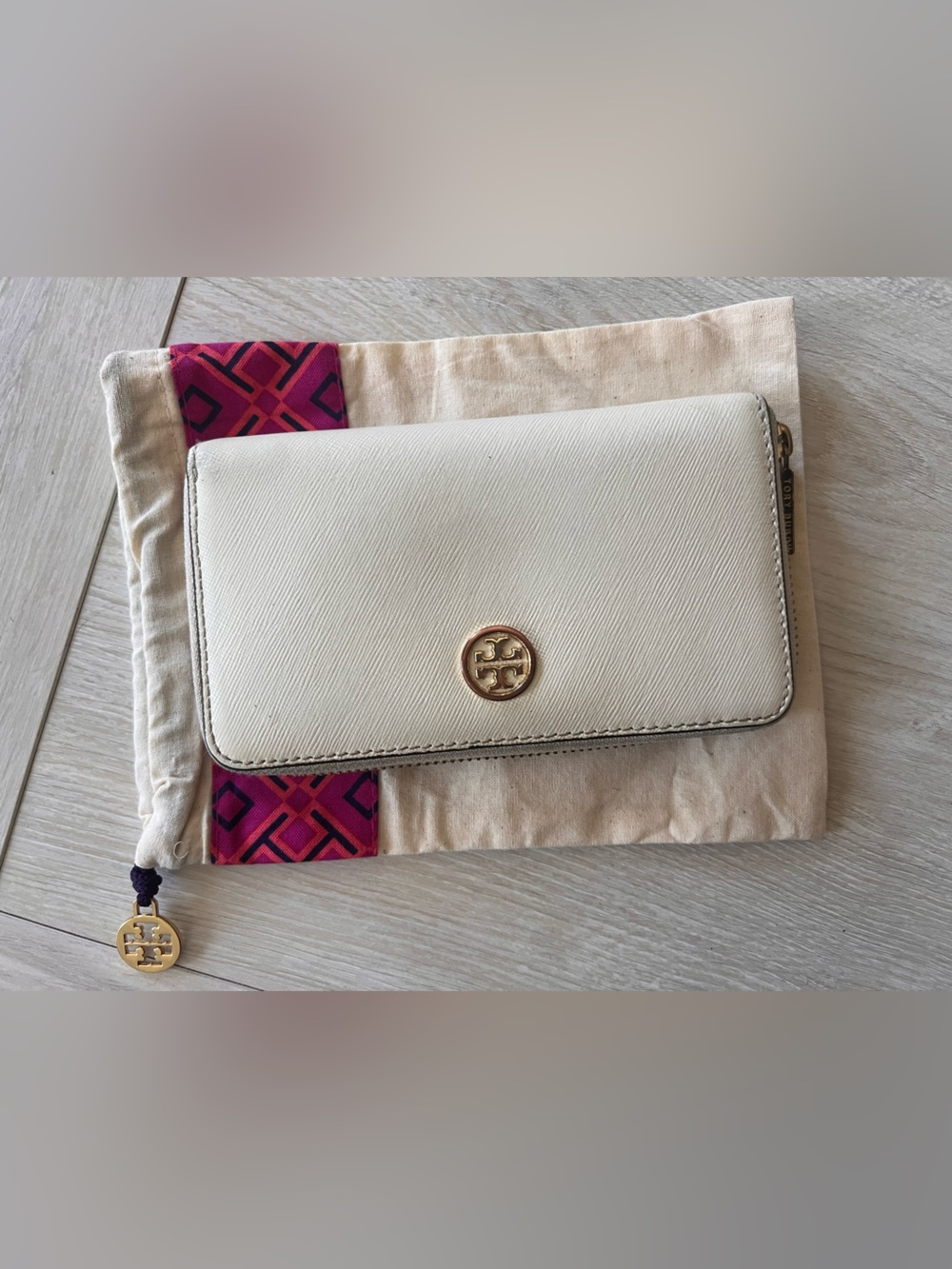 Tory Burch White Wallet - Zipper Enclosure - Pink Interior with Dust Bag